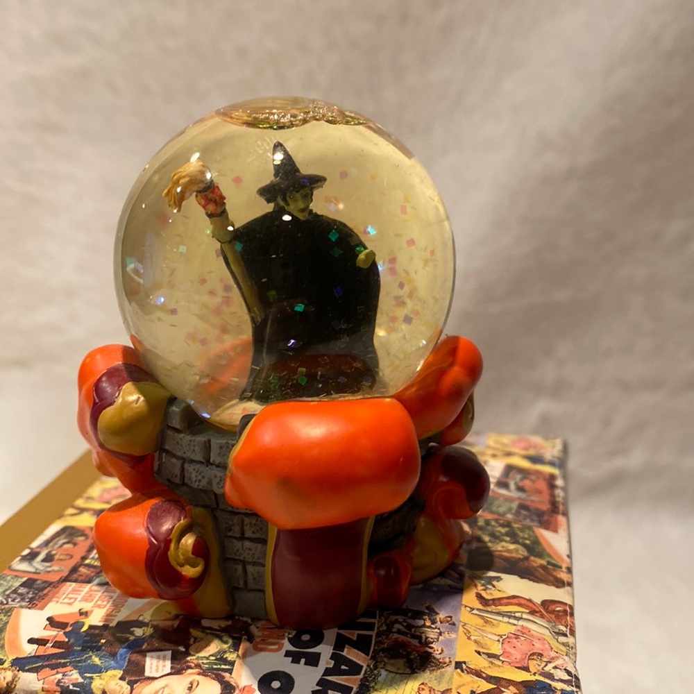 Wizard Of Oz Small Witch Collectible Glitter Water Globe # 17110 Collection.